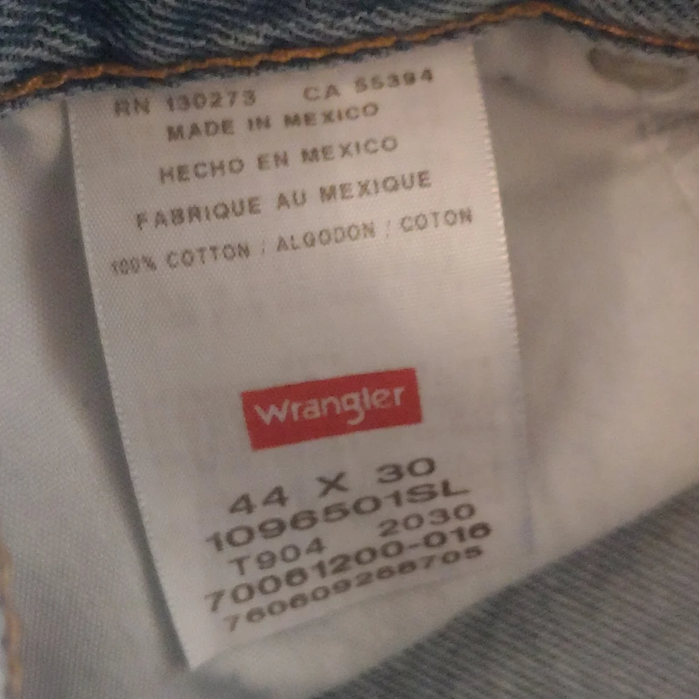 Wrangler Classic 5 pocket Medium Wash Jeans. Size 44x30 Regular Fit
